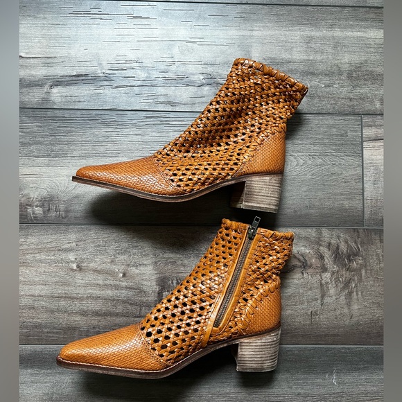 BNWT — Free People In the Loop Woven Boot — Size 40 - Picture 6 of 9